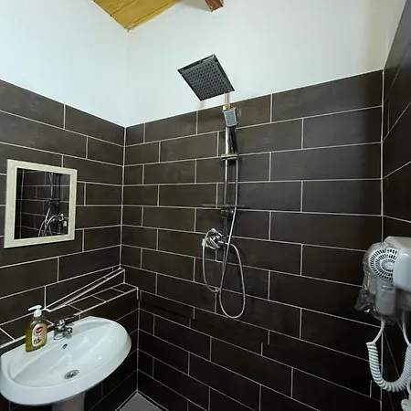 Royal Land Guest house *