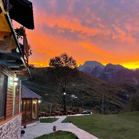 Konukevi Royal Land 4*