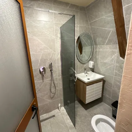 Konukevi Royal Land 4*